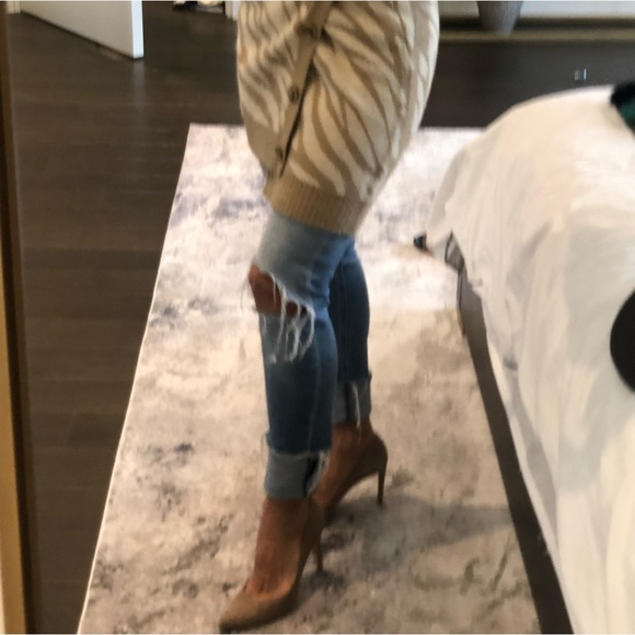 Authentic Stuart Weitzman  suede nude pump - Picture 2 of 7